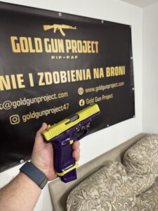 malowanie broni palnej piscolet pozlacanie bok