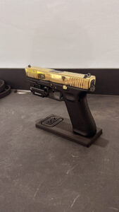 malowanie broni palnej piscolet stojak