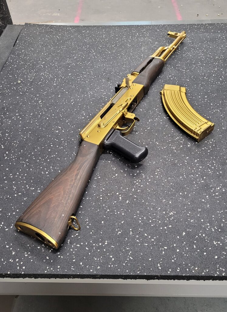 malowanie i pozłacanie broni palnej ak 47 karabin malowanie broni palnej ak 47 karabin